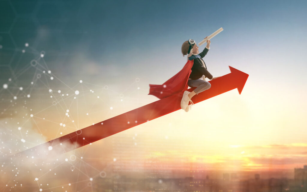 固定費削減で家計を改善し、節約効果で未来に向けて成長するイメージ